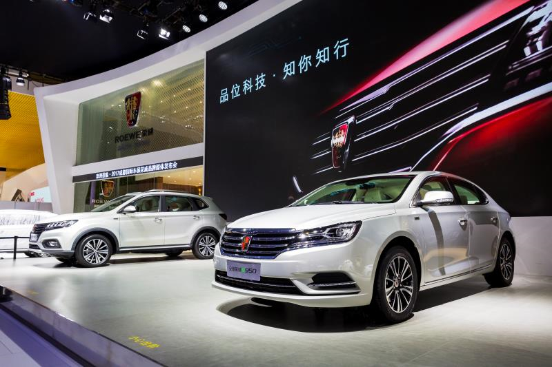 全新荣威950、荣威e950定义“高级轿车” 成都车展亮相售价16.88万起 互联网汽车上市一周年 系统升级带来颠覆式进化