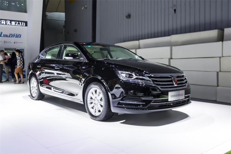 全新荣威950、荣威e950定义“高级轿车” 成都车展亮相售价16.88万起 互联网汽车上市一周年 系统升级带来颠覆式进化